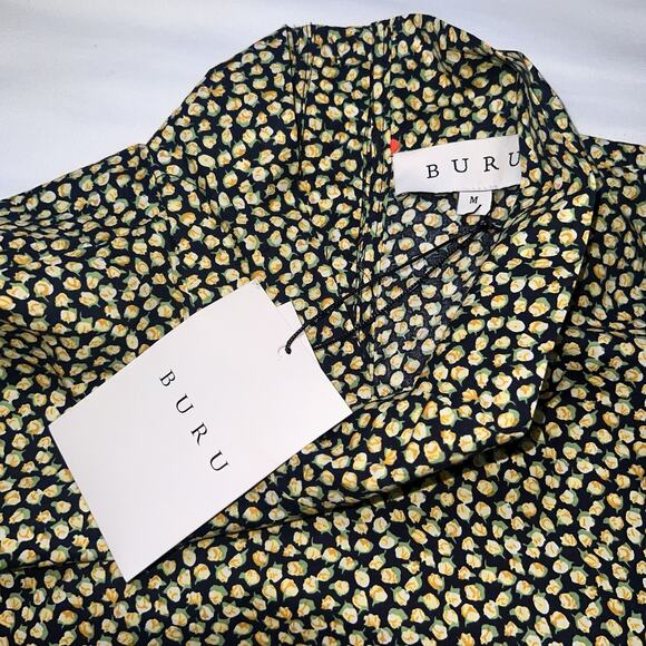 Buru Mod Top Size M Yellow Roses Floral Sleeveless Gold Buttons Mock Neck NWT - Picture 9 of 14